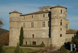 les ch�teaux &agrave; vendre - languedoc-roussillon - Dominant les C&eacute;vennes,-ch&acirc;teau d'origine m&eacute;di&eacute;vale