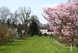 les maisons de caract�re &agrave; vendre - bourgogne - En Bourgogne, un moulin et son bief au c�ur d�un parc class&eacute; jardin remarquable