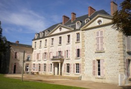 les ch�teaux &agrave; vendre - bourgogne - Dans l'Yonne,-un ch&acirc;teau de style Louis XIII 