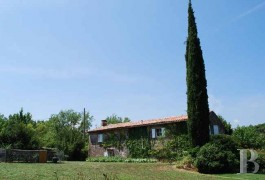 Traditional Provencal cottages & farmhouses for sale - provence-cote-dazur - 18th century traditional- farmhouse in a dominant position in rural Provence