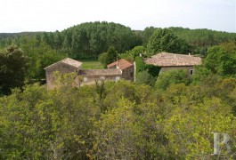 les mas &agrave; vendre - languedoc-roussillon - Pr&egrave;s de N&icirc;mes et des gorges prot&eacute;g&eacute;es du Gardon, un mas sur 24ha