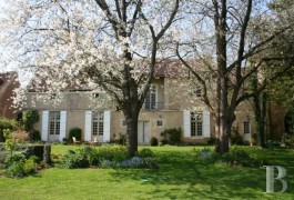 les maisons de caract�re &agrave; vendre - bourgogne - En Bourgogne nivernaise, -un prieur&eacute; et son jardin
