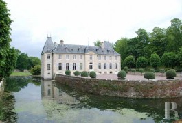 Castles / chateaux for sale - ile-de-france - Dans le Calvados, au sud de Caen, un ch&acirc;teau du 18&egrave;me S. dans un &eacute;crin de verdure
