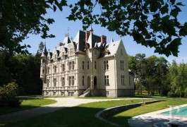 Castles / chateaux for sale - brittany - Early 20th century castle in 16 ha/39.5 acres set between sea and mountain near Quimper