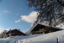 les chalets à vendre - rhone-alpes - En montagne proche de Megève, -domaine de quatre bâtiments restaurés