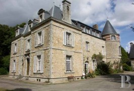Castles / chateaux for sale - brittany - 17th & 19th century castle and its outbuildings