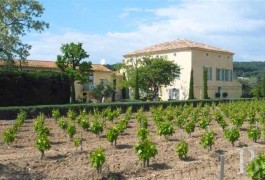 les bastides et les mas &agrave; vendre - paca - Bastide du 16&egrave;me S. -proche de la mer, sur 2,7 ha  