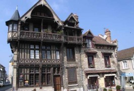 les maisons de caract�re &agrave; vendre - ile-de-france - Moret sur Loing, en centre ville,-maison ISMH
