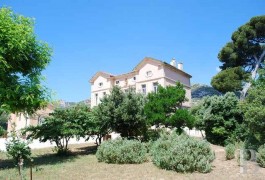 Traditional Provencal cottages & farmhouses for sale - provence-cote-dazur - 19th century, traditional Provencal farmhouse overlooking the Sainte Baume mountain