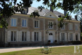 les ch�teaux &agrave; vendre - pays-de-loire - Haut Anjou,-
ch&acirc;teau d&eacute;but 19&egrave;me S. sur 14ha
