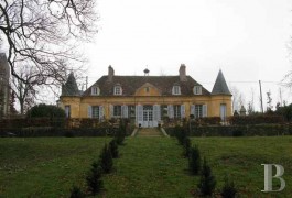 Castles / chateaux for sale - ile-de-france - Small, authentic, 17th century, �labelled� castle in the French department of Seine & Marne