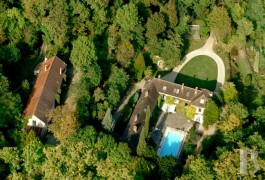 Residences for sale - ile-de-france - Italianate manor house-20 mi Paris east.