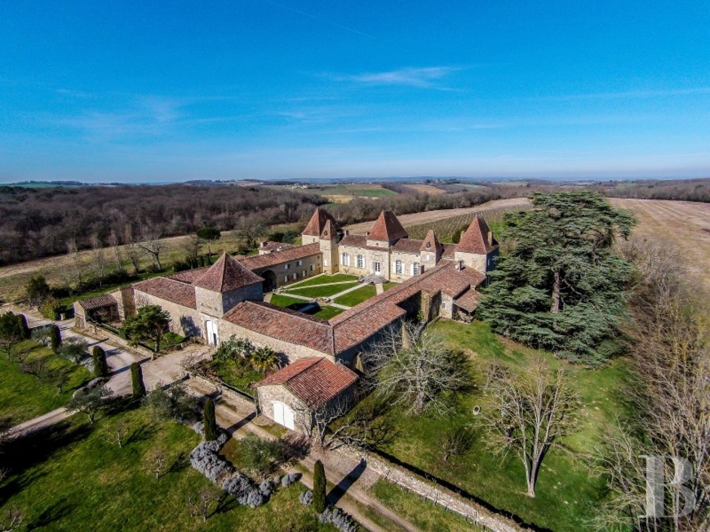 Castles / chateaux for sale in France between Toulouse and Bordeaux