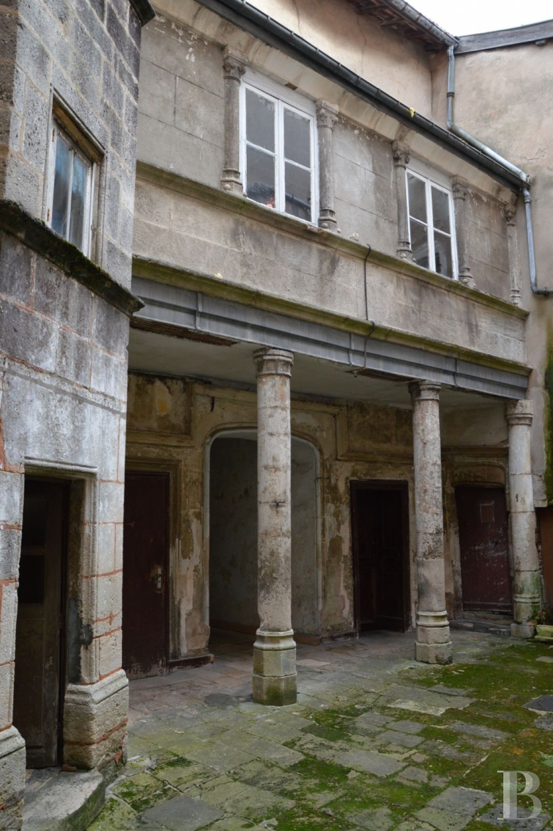 An early Renaissance period, listed mansion house in the centre of