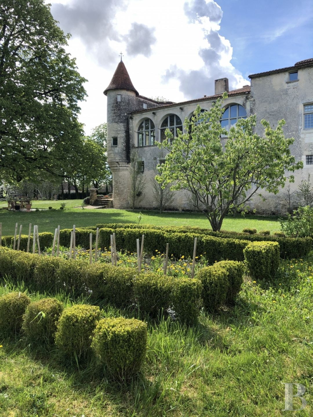 château à vendre charente angouleme villebois lavalette