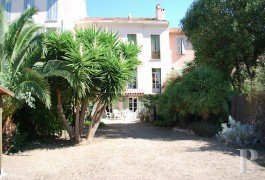Character houses for sale - provence-cote-dazur - In a residential district of Hy&egrave;res,-19th century, middle-class house 