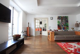 ile-de-france - A 143 m&sup2;, sun-drenched, 4th floor, through flat
in the Richelieu-Drouot district