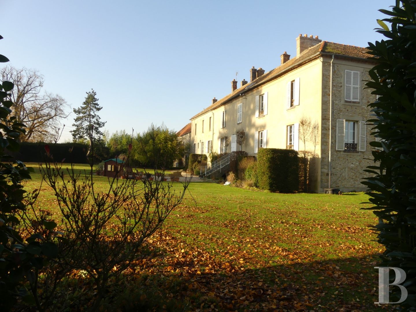 Farms for sale near Paris in France
