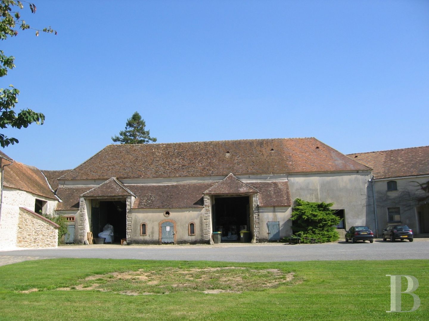 Farms for sale near Paris in France