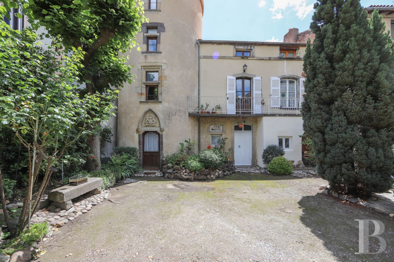 Residences for sale near Auvergne ClermontFerrand in France