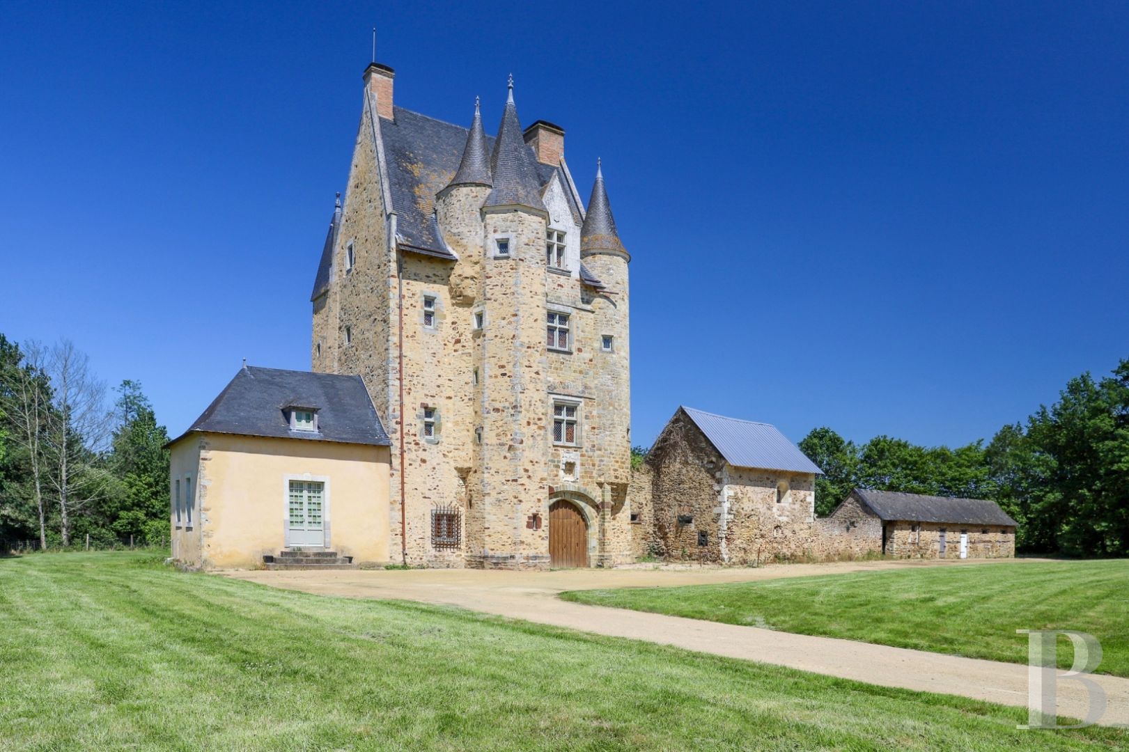 Manors for sale in France Mayenne Angevine near laval