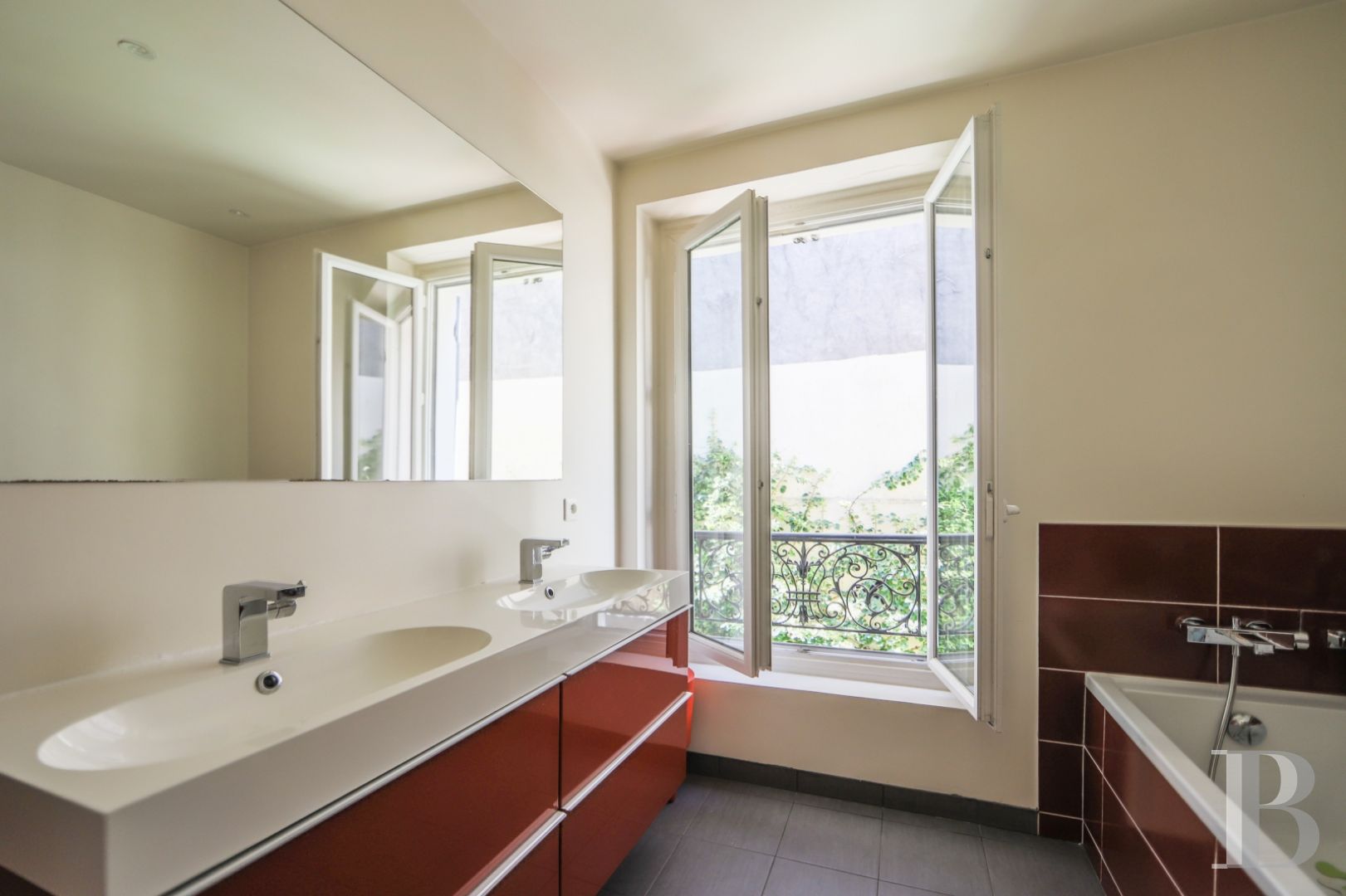 Houses for sale Montmartre in France