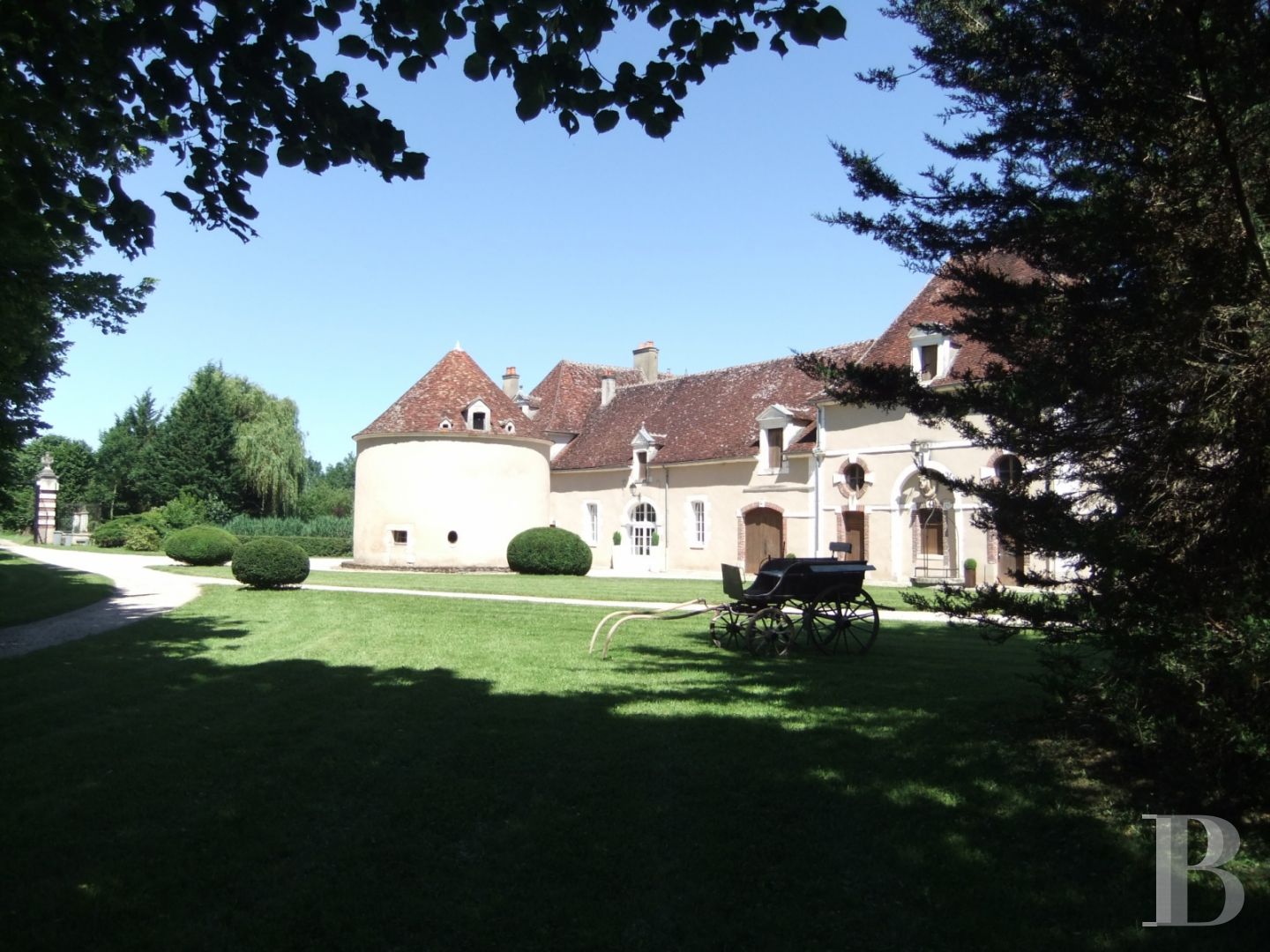 Beautiful french castle for sale in Burgundy in AUTUN France for sale