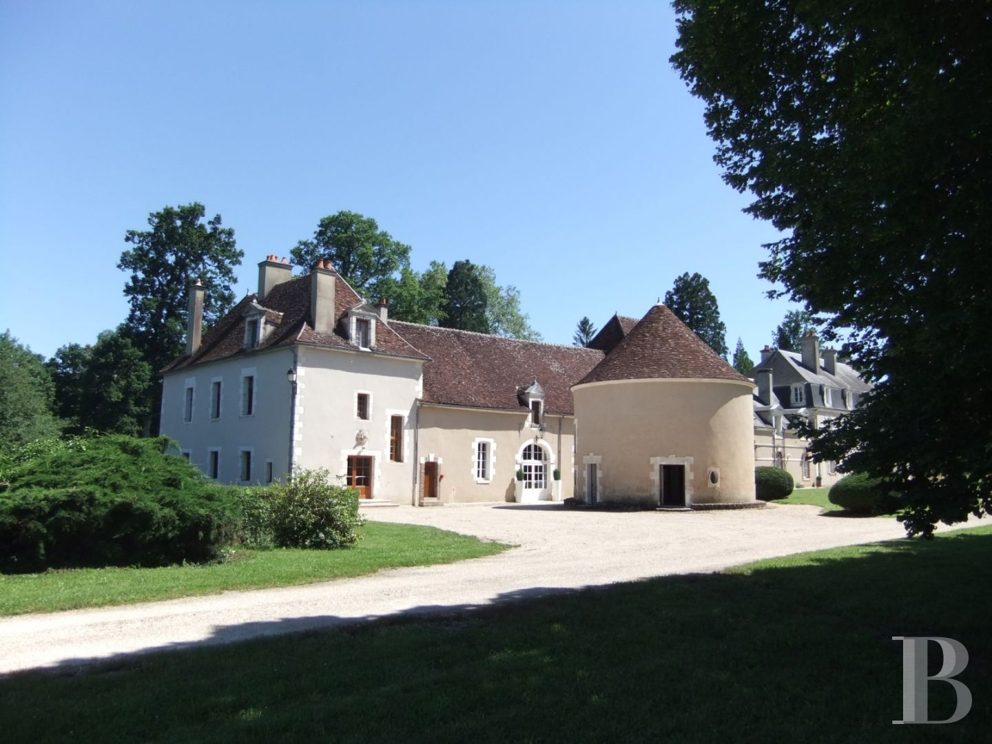 Castle for sale Burgundy close to Auxerre