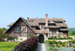 Manors for sale - lower-normandy - In Calvados, an Anglo-Norman manor house in a 34 ha (84 acre) estate