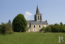 Religious edifices for sale - pays-de-loire - In a village in the Anjou area,- an 18th century presbytery