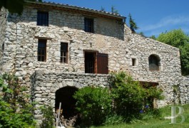 les corps de ferme &agrave; vendre - paca - Calme et contemplation- au pied du Ventoux