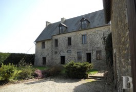 Character houses for sale - lower-normandy - Dans le Sud de la Manche, manoir du 16e S. et d&eacute;pendance sur 5500m2 de terrain
