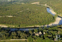 Castles / chateaux for sale - languedoc-roussillon - A large historic estate on a listed site
in the shadow of the arches of the Pont du Gard