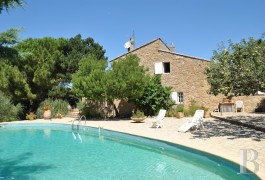 Character houses for sale - provence-cote-dazur - Near to Toulon, 15 minutes from the sea, a 19th century traditional Mas house with 3.5 ha (8.6 acres) of vines