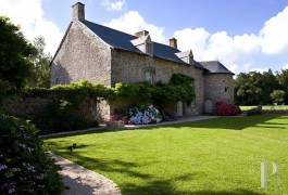 Character houses for sale - brittany - A 16th century manor house and its outbuildings
between sea and forest near to Saint-Malo