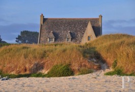 les demeures &agrave; vendre - bretagne - En baie d'Audierne, sud Finist&egrave;re,-
maison de 225m&sup2; donnant sur la plage
