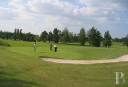 Farms for sale - midi-pyrenees - A 9-hole golf course with a restaurant and a farm 
in the French department of Gers