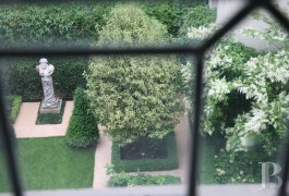ile-de-france - A 156 m&sup2; flat in a listed mansion house in the Marais district
