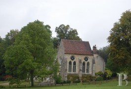 les maisons de caract�re &agrave; vendre - ile-de-france - A 50 km de Paris sur terrain de 9 ha,
abbaye du 13e si&egrave;cle remani&eacute;e au cours des si&egrave;cles.  