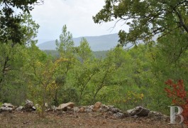 Farms for sale - provence-cote-dazur - In the heart of the middle Var countryside, 
a renovated sheepfold awaiting extension