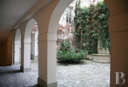 ile-de-france - A 99 m&sup2;, 2-storey, part-basement flat with 2 vaulted cellars
in Saint-Germain-des-Pr&egrave;s