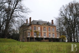 Castles / chateaux for sale - lower-normandy - An 18th century chateau in 13 ha
of parklands with woods and a lake in Normandy