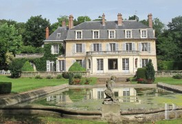 Castles / chateaux for sale - ile-de-france - A 17th century chateau with outbuildings
in 5 ha 20 km south of Paris
