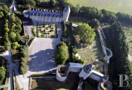 les monuments historiques &agrave; vendre - pays-de-loire - Pr&egrave;s de Nantes,
ch&acirc;teau class&eacute; MH sur domaine de 3 ha 
