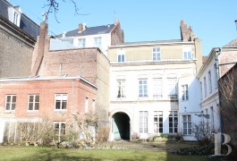 properties in town for sale - north - Vieux-Lille, maison de ma&icirc;tre de 400 m&sup2;, avec jardin exclusif et d&eacute;pendance