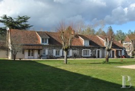 les maisons de caract�re &agrave; vendre - centre-val-de-loire - En Sologne, pavillon de chasse avec d&eacute;pendances
transform&eacute; en propri&eacute;t&eacute; d�agr&eacute;ment sur 50 ha libres
