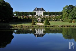 Manors for sale - brittany - An early 18th century, local �Malouini&egrave;re� house and its outstanding gardens in the St Malo area