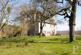 Manors for sale - lower-normandy - A 15th century manor house and its thatched cottage just a stone�s throw from Honfleur