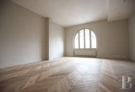 ile-de-france - Avenue de Breteuil,
appartement familial de 156m&sup2; enti&egrave;rement r&eacute;nov&eacute; sur deux niveaux