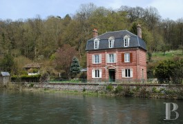 Character houses for sale - upper-normandy - A 20th century hunting lodge
on the riverside in Normandy